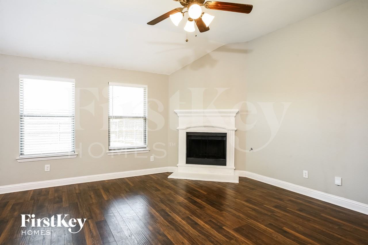 1108 Colonial Dr - Photo 3 of 16