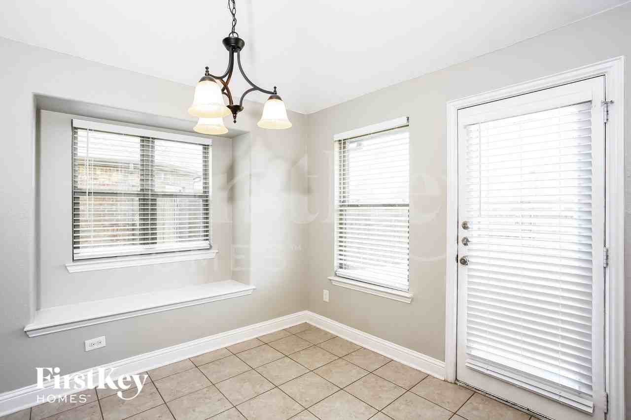 1108 Colonial Dr - Photo 5 of 16