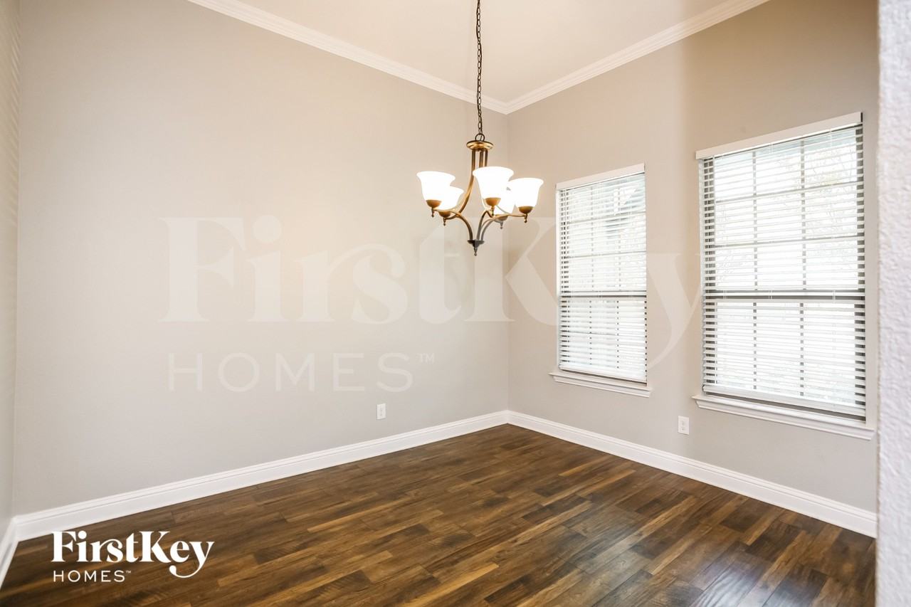 1108 Colonial Dr - Photo 6 of 16
