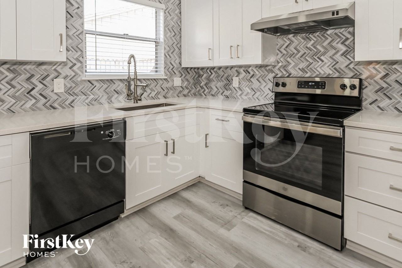 810 Aries Rd W - Photo 5 of 15