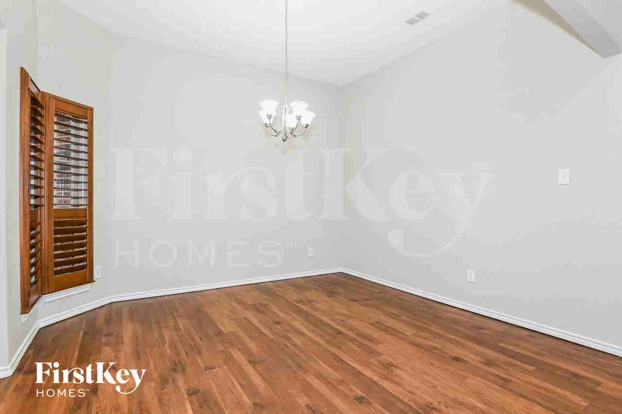204 Troy Ln - Photo 6 of 15