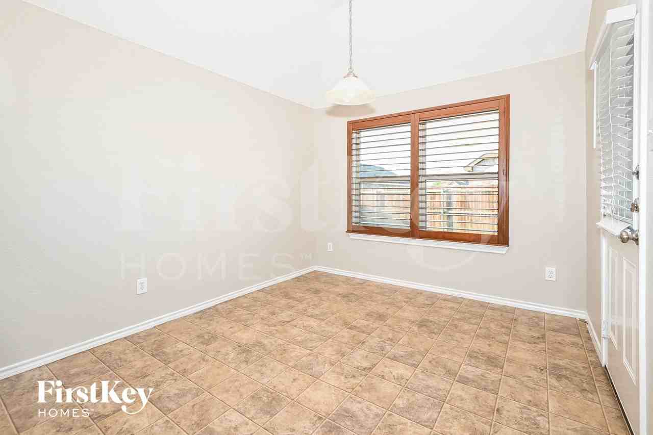 204 Troy Ln - Photo 7 of 15