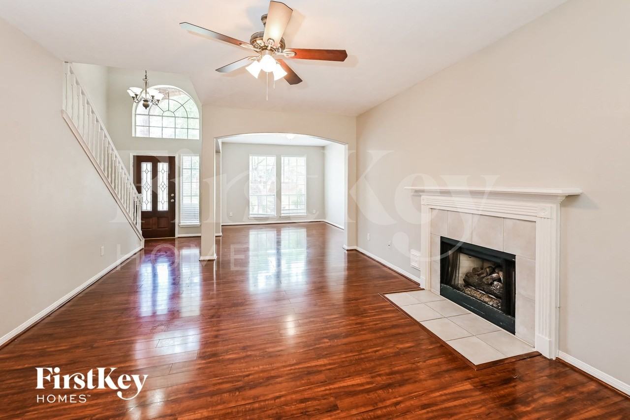 2614 Spring Bend Dr - Photo 3 of 15