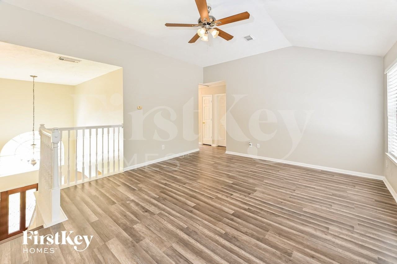 2614 Spring Bend Dr - Photo 7 of 15