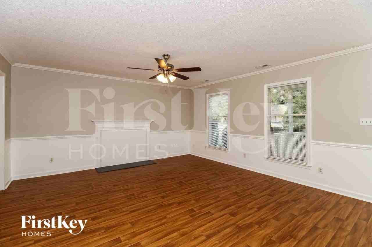 4305 Oak Glen Dr - Photo 3 of 15