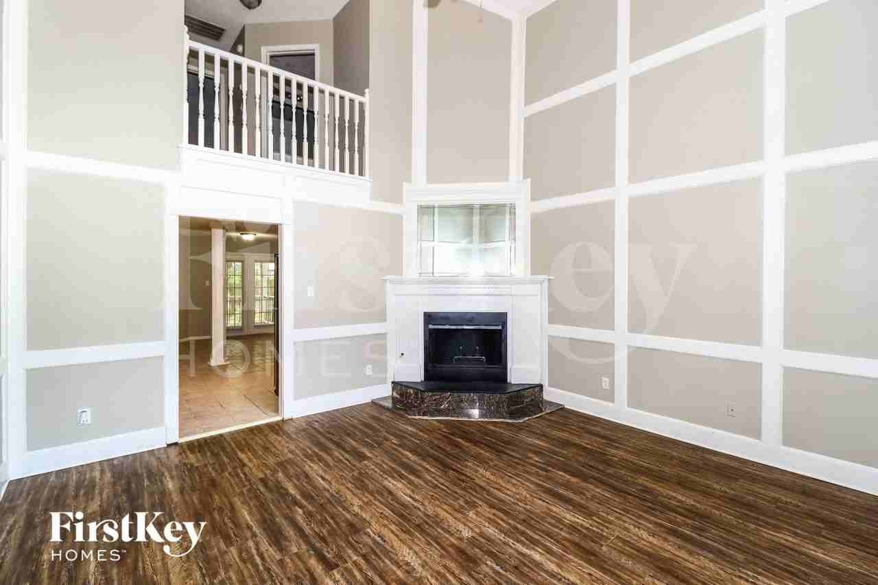 8686 Chris Suzanne Cir - Photo 3 of 15