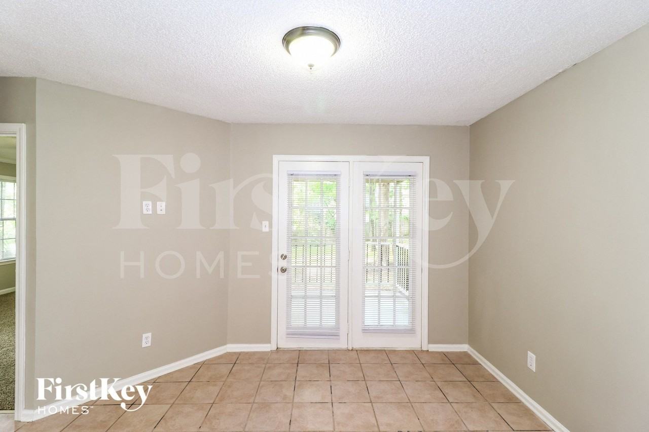 8686 Chris Suzanne Cir - Photo 5 of 15