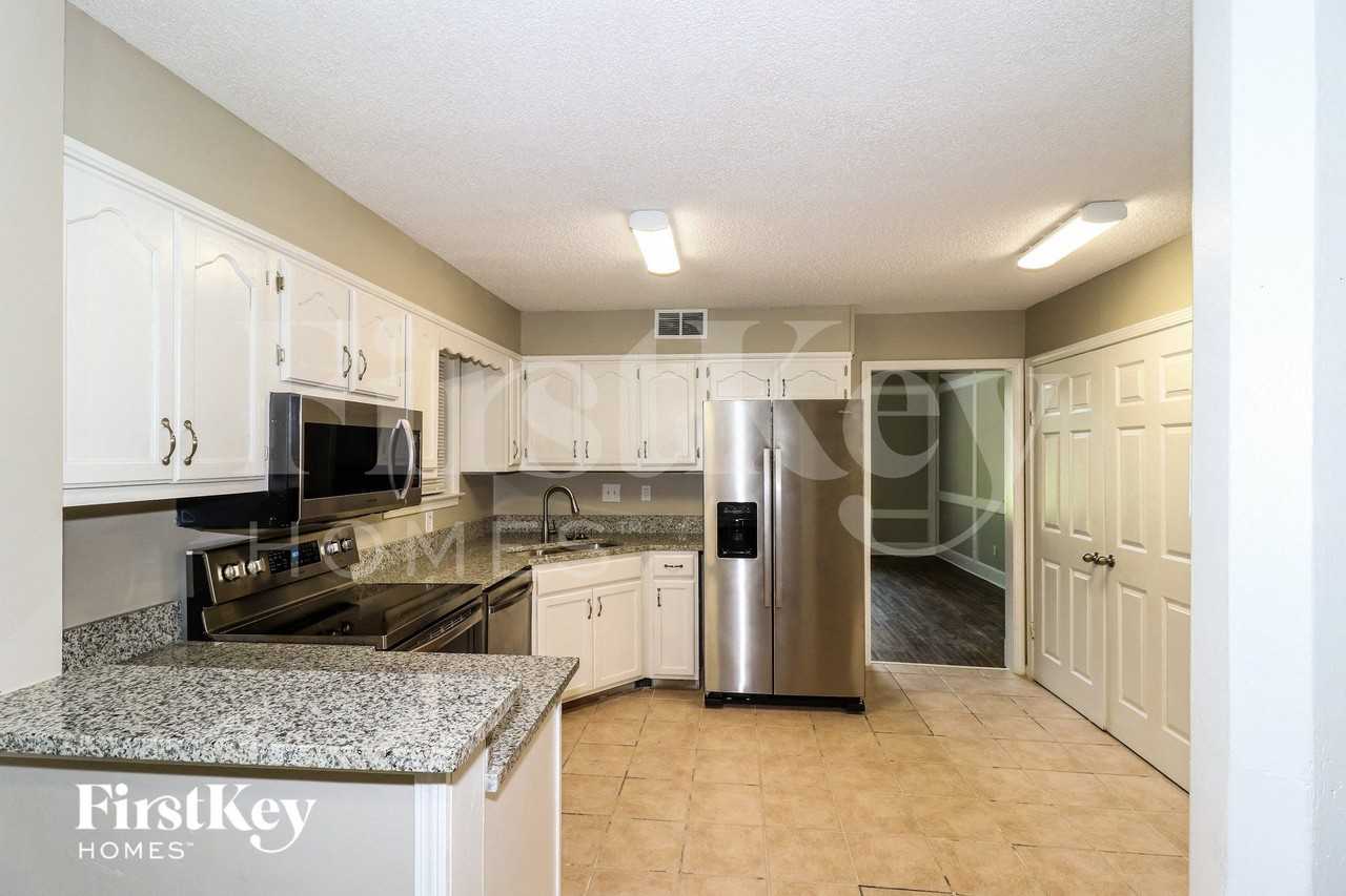 8686 Chris Suzanne Cir - Photo 7 of 15