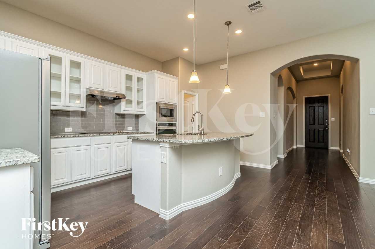 413 Pheasant Hill Ln - Photo 6 of 16
