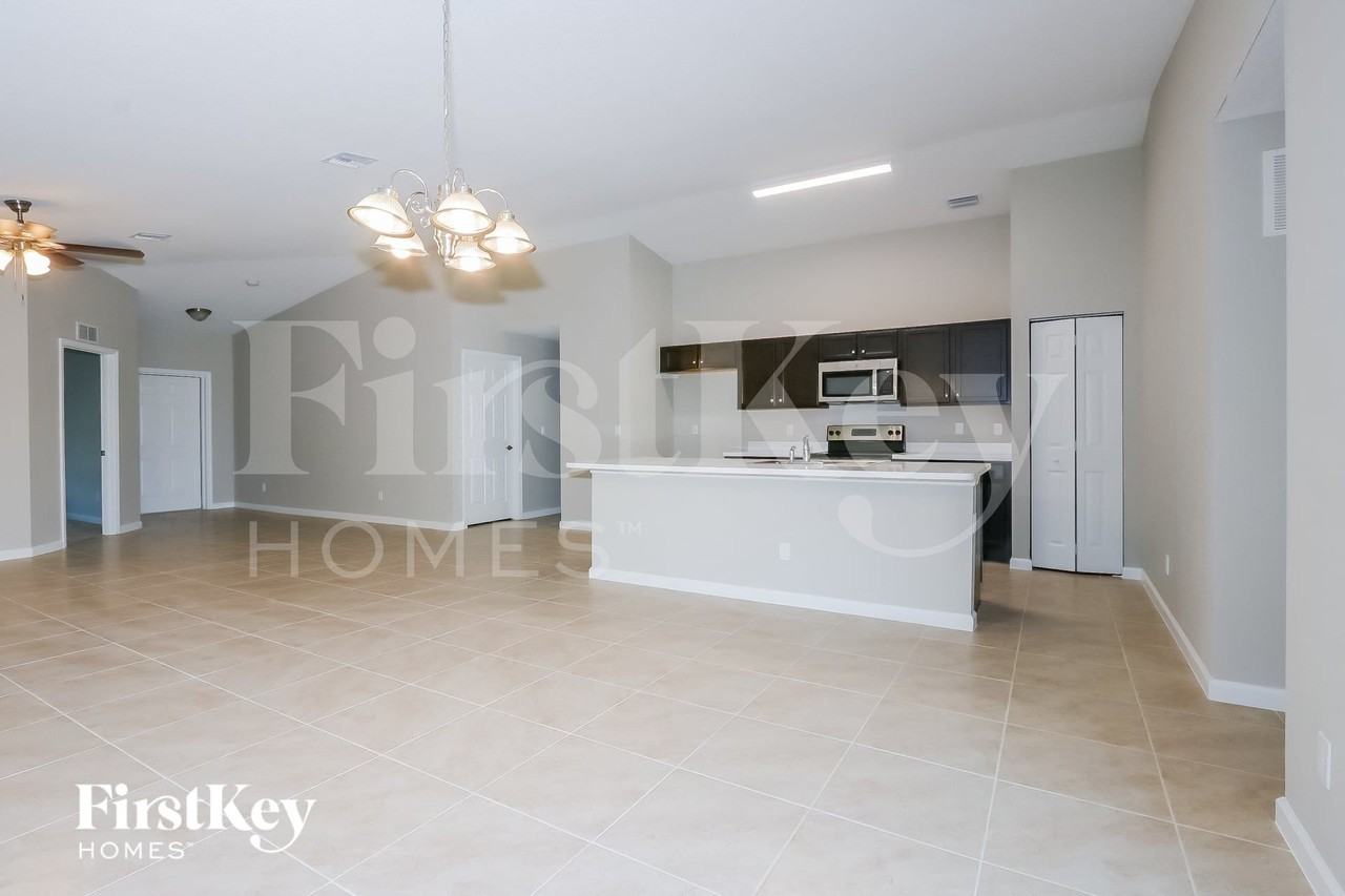 643 Sw Sail Ter - Photo 5 of 15