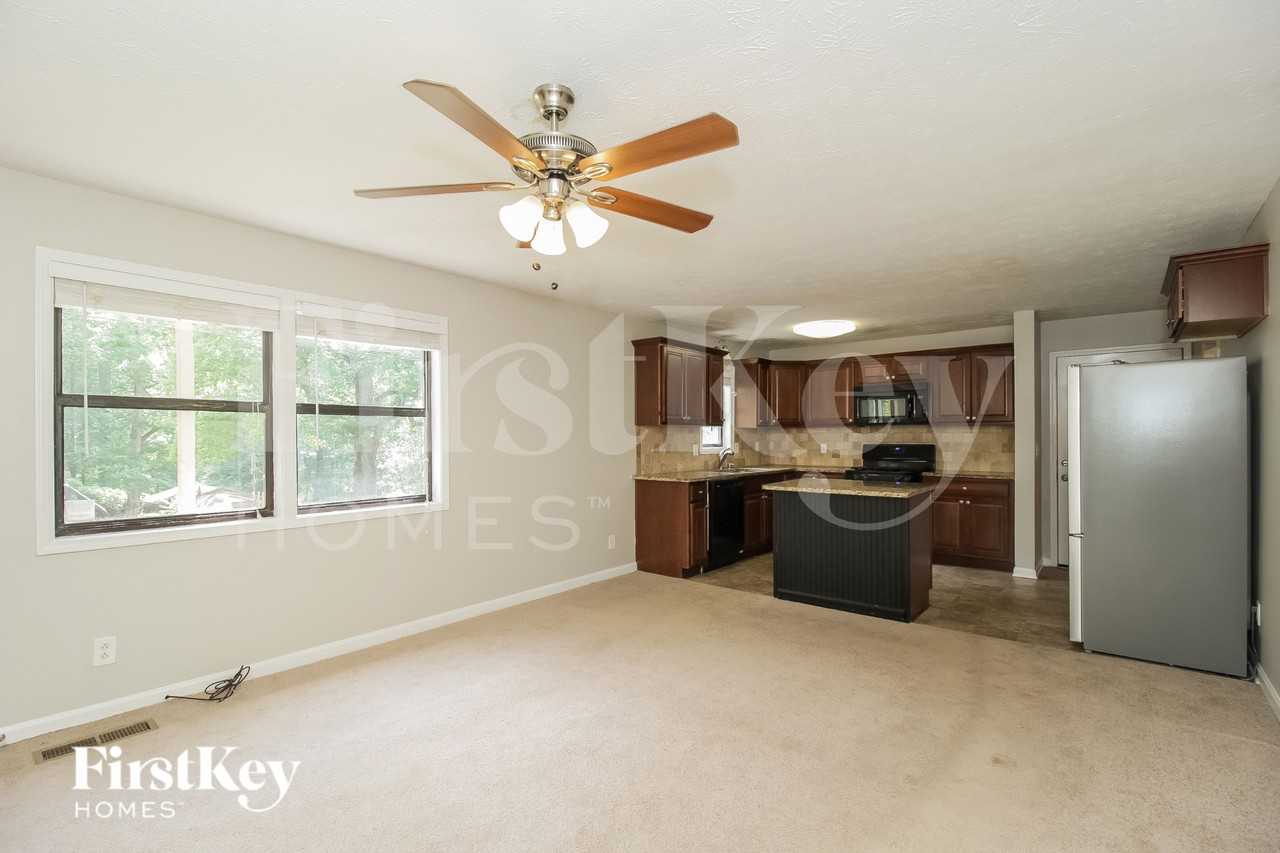 585 Kurtz Rd - Photo 5 of 16