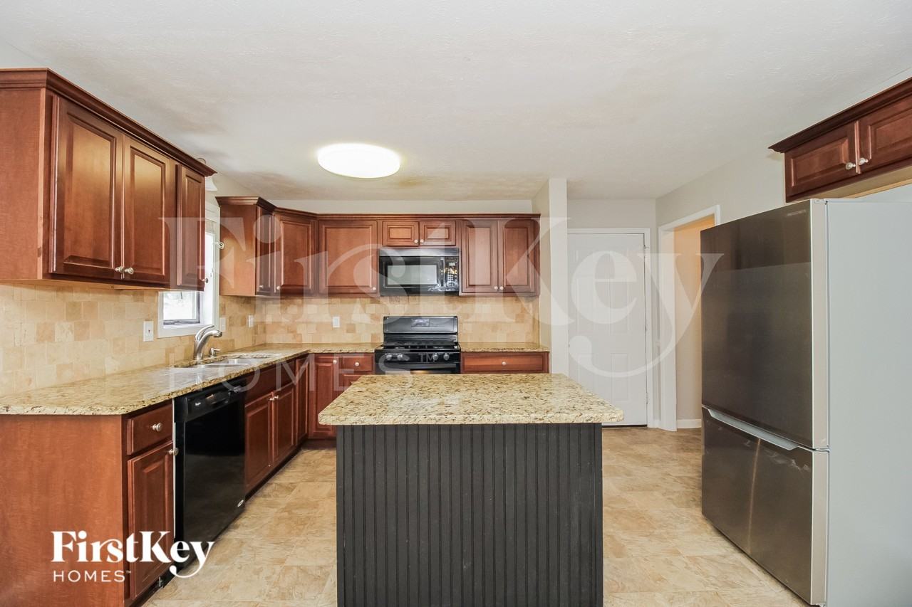 585 Kurtz Rd - Photo 7 of 16