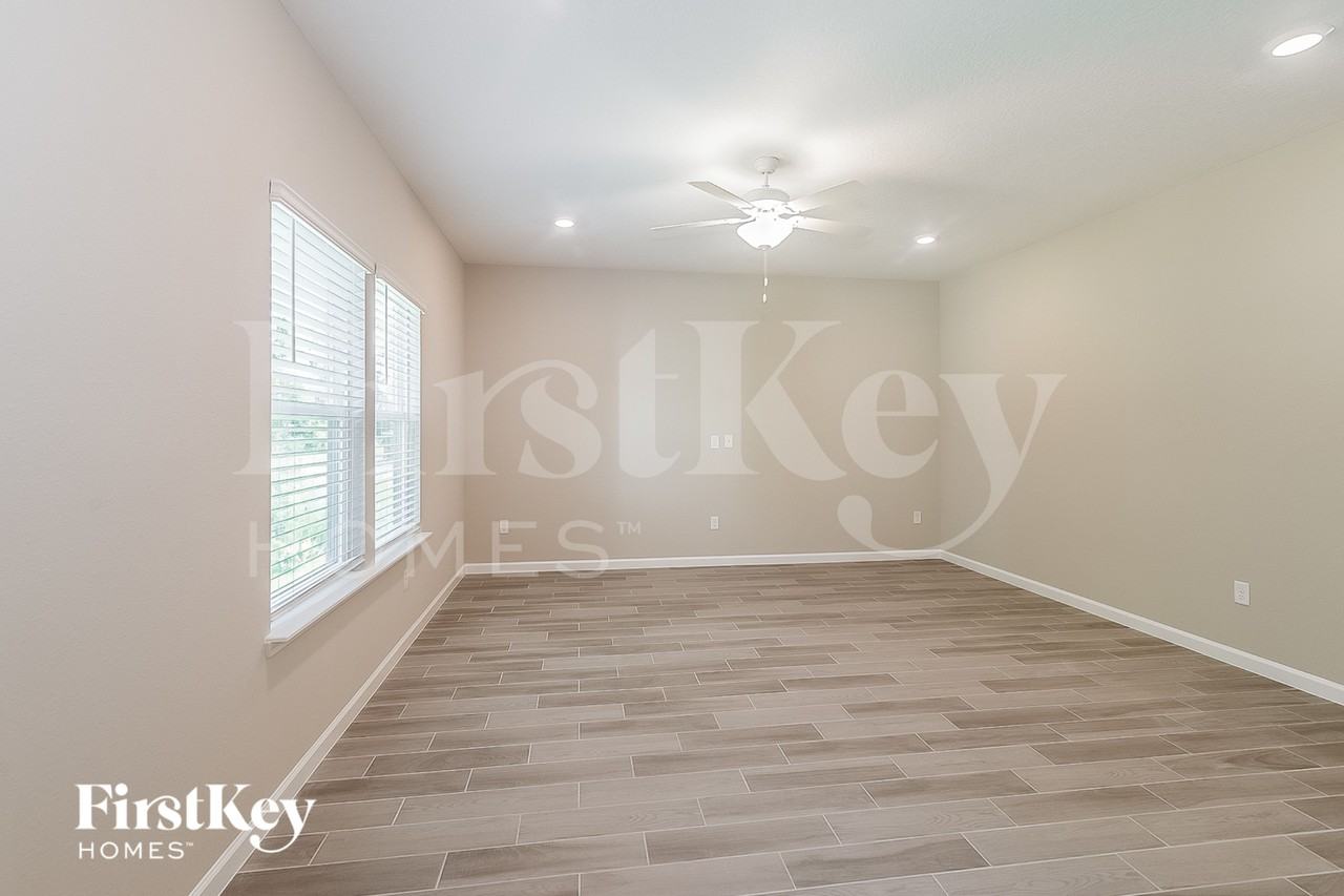 10142 Roman Ln - Photo 3 of 15