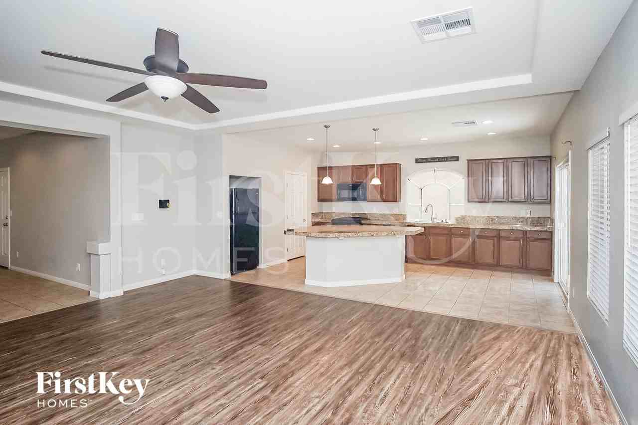 9951 Mills Reef Ct - Photo 5 of 15