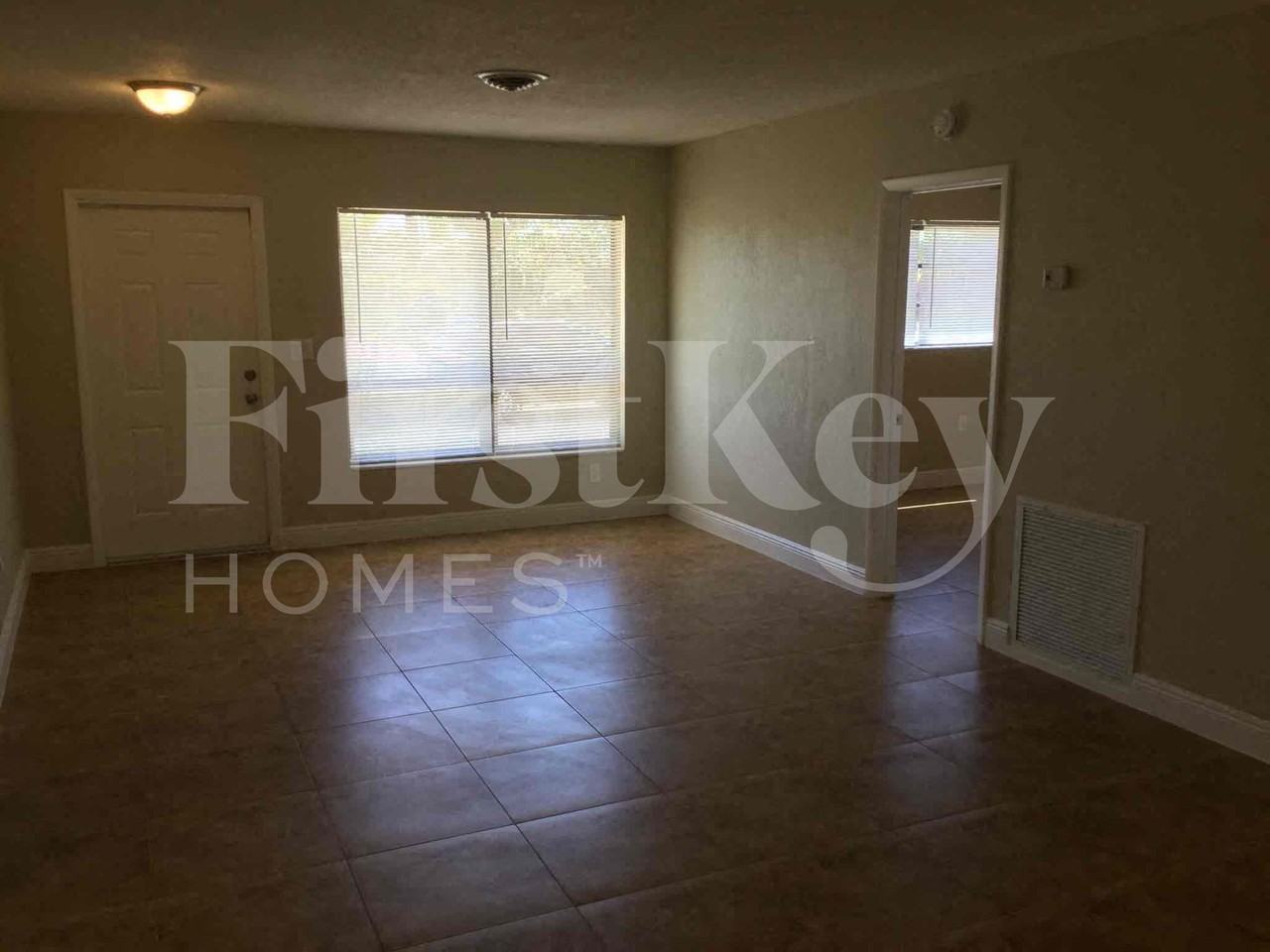 7361 Arthur St - Photo 4 of 22