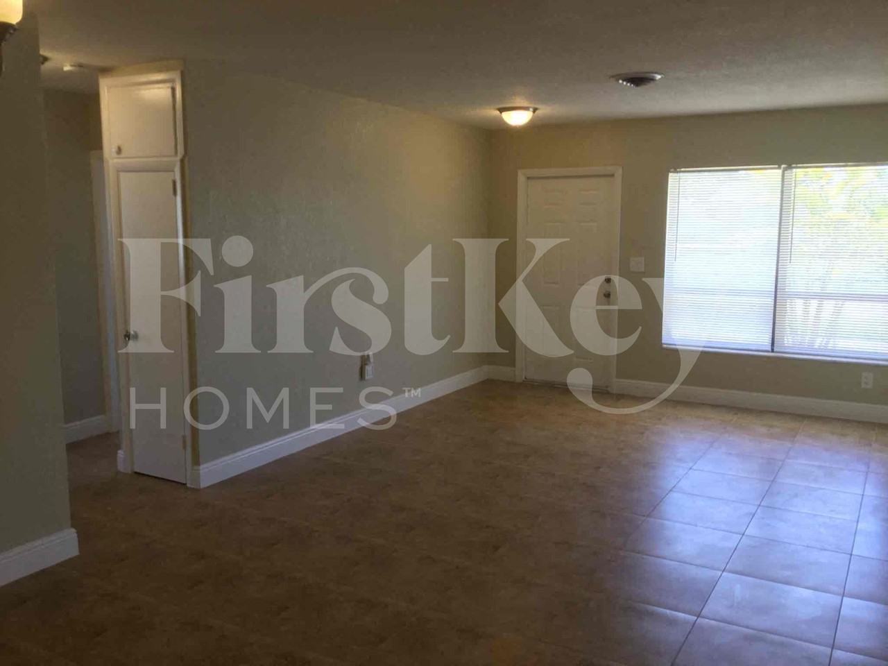 7361 Arthur St - Photo 5 of 22