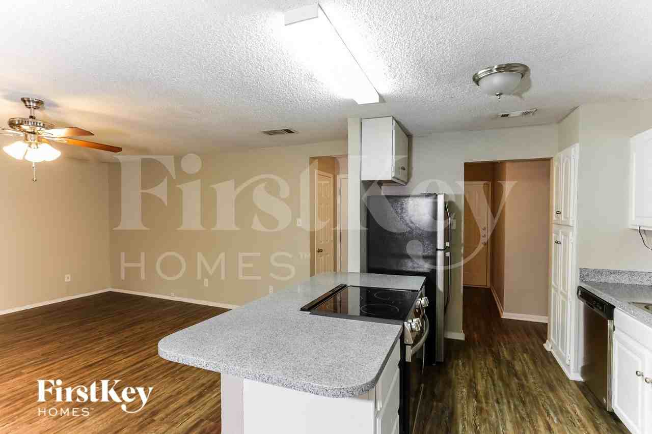 604 Circleview Dr - Photo 6 of 16