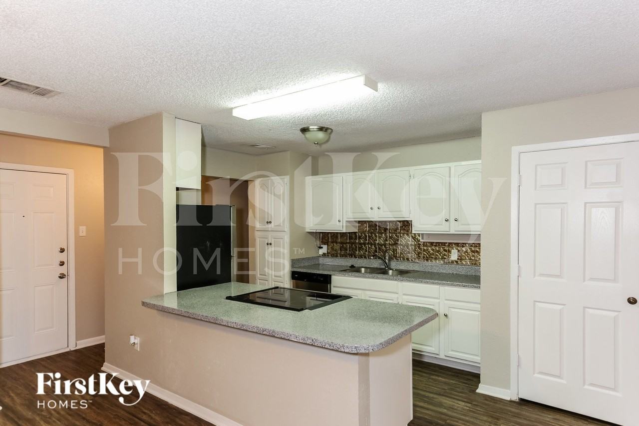 604 Circleview Dr - Photo 7 of 16