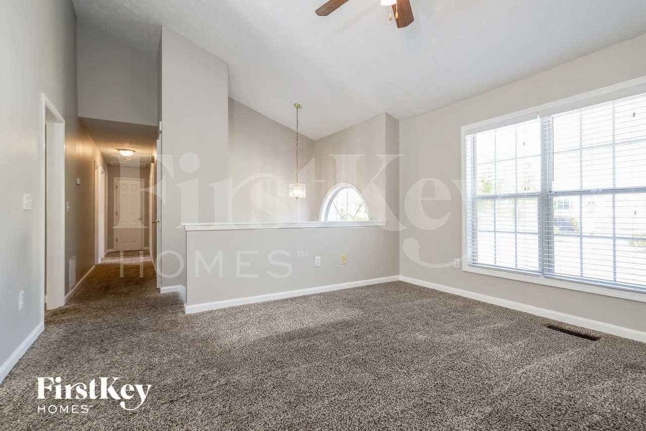 5370 Princeton Oaks Dr - Photo 3 of 15