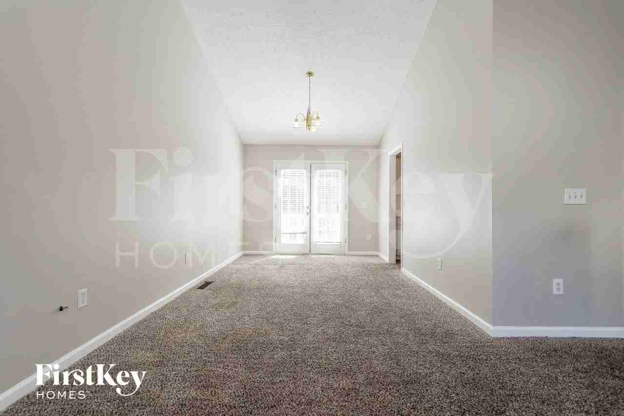 5370 Princeton Oaks Dr - Photo 4 of 15