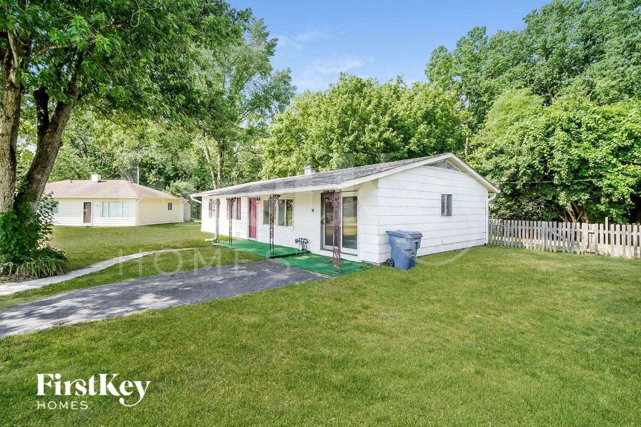 4315 Standish Dr - Photo 3 of 16