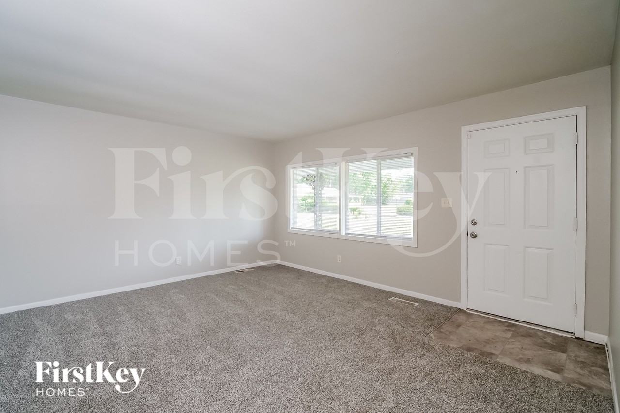 4315 Standish Dr - Photo 4 of 16