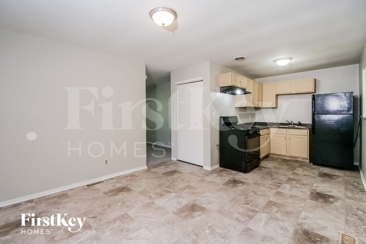 4315 Standish Dr - Photo 6 of 16
