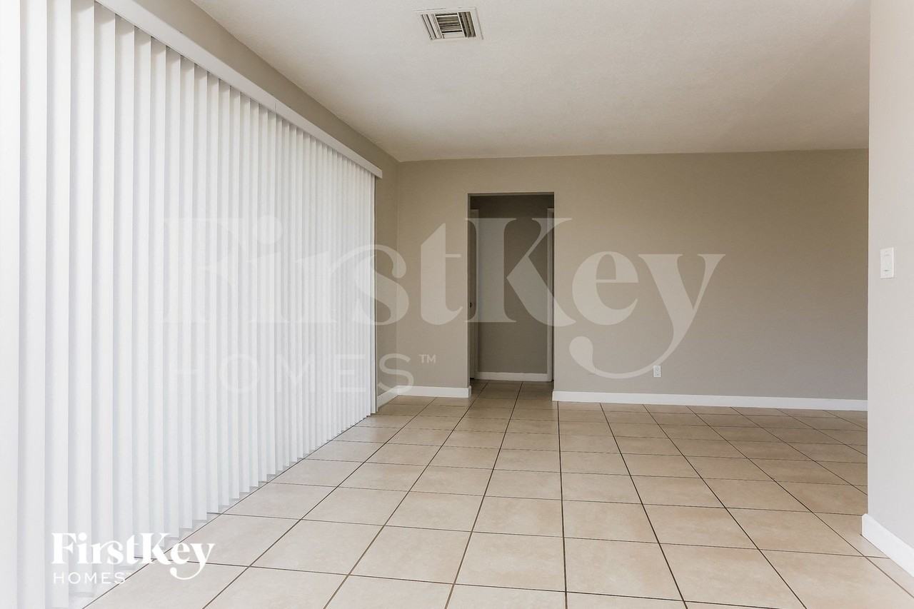3611 Nwst - Photo 5 of 16