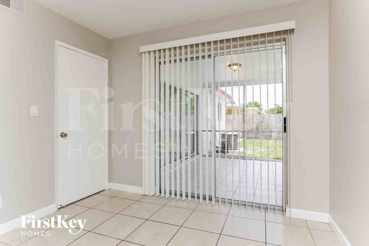 3611 Nwst - Photo 6 of 16