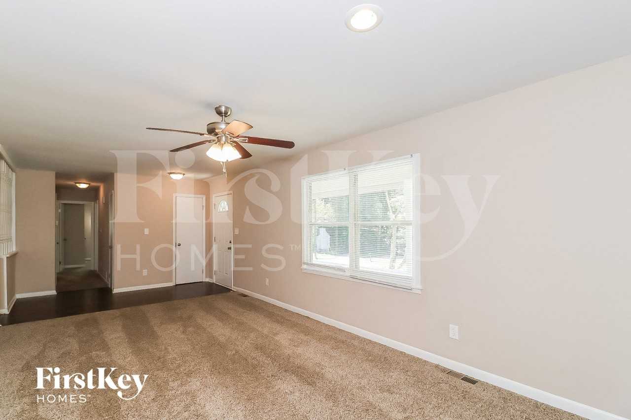 2932 Tiffany Dr Sw - Photo 3 of 15