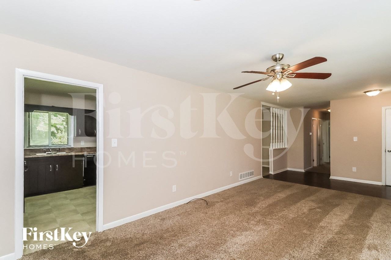 2932 Tiffany Dr Sw - Photo 4 of 15