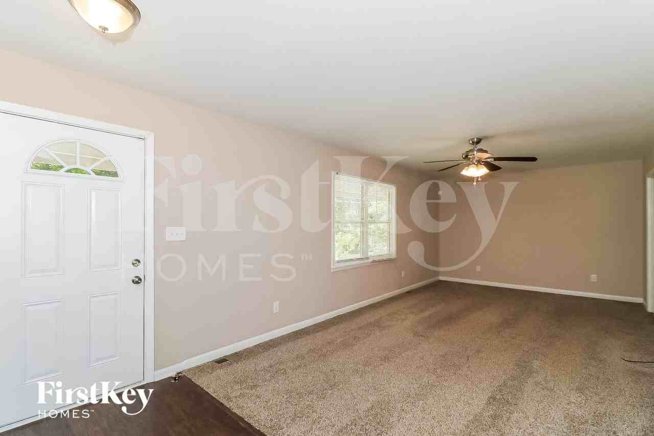 2932 Tiffany Dr Sw - Photo 5 of 15