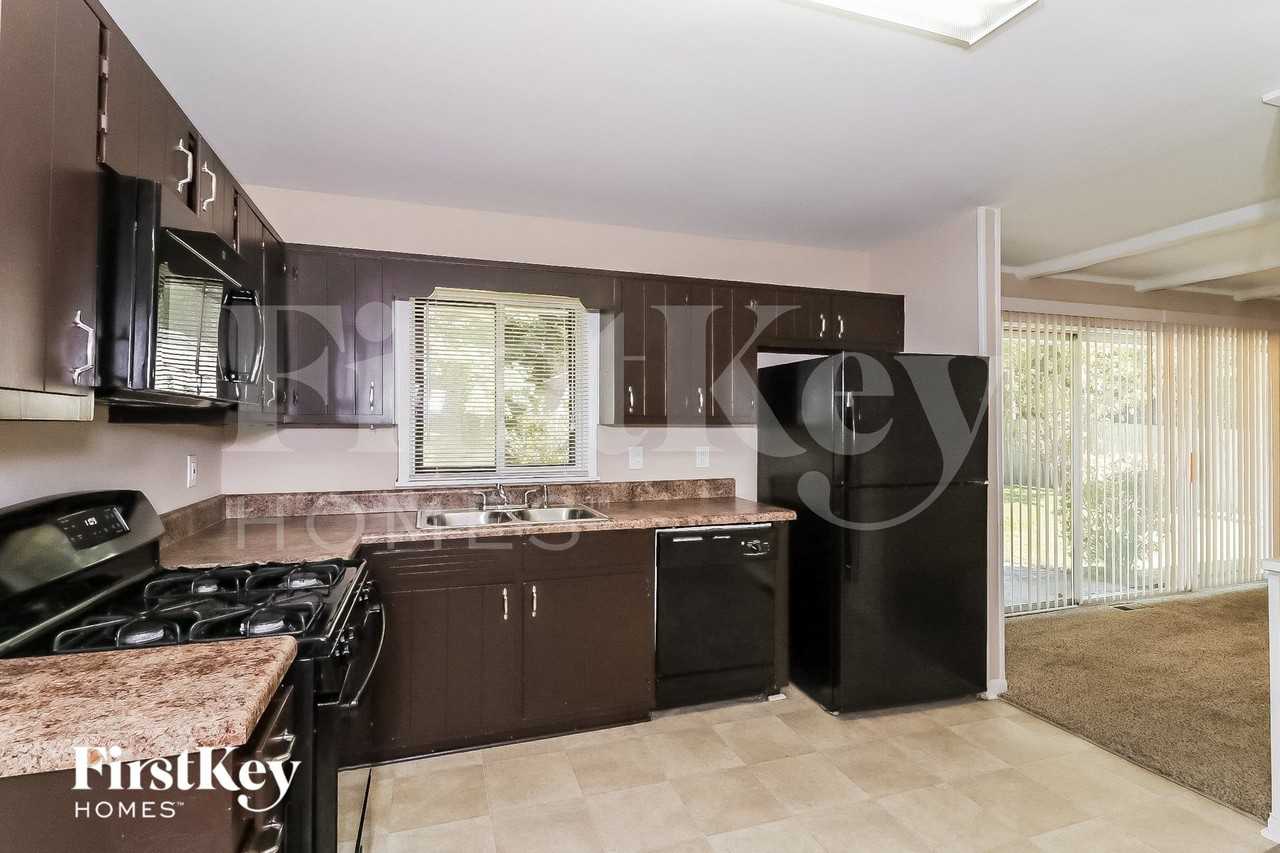 2932 Tiffany Dr Sw - Photo 7 of 15