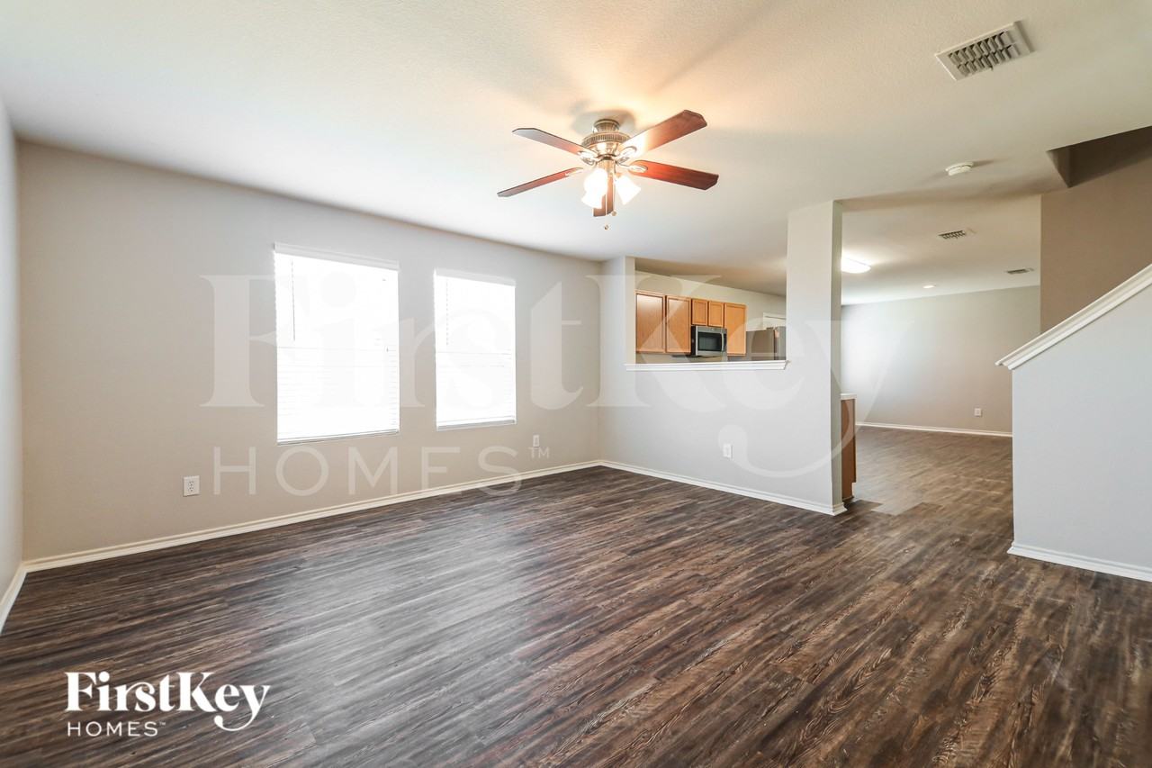 2809 Spencer Cir - Photo 3 of 19