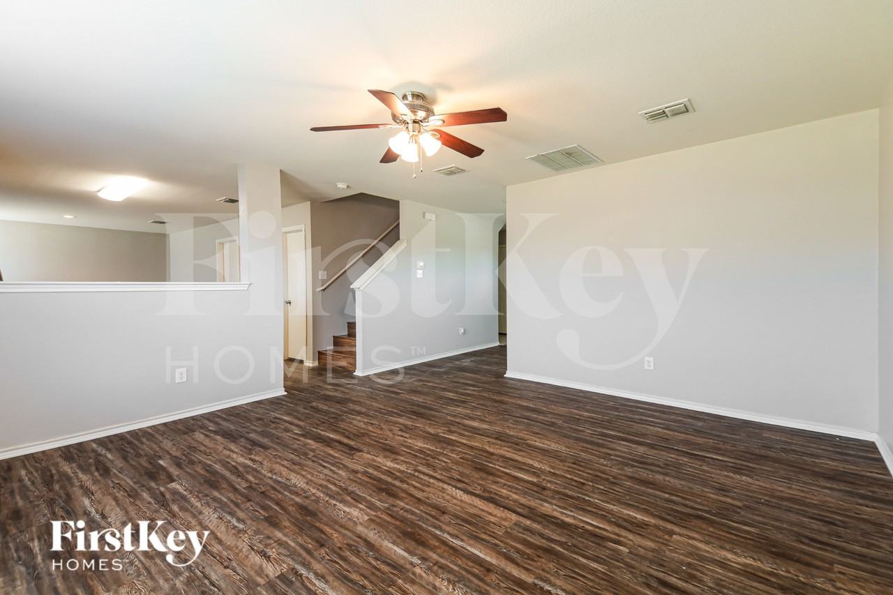 2809 Spencer Cir - Photo 4 of 19