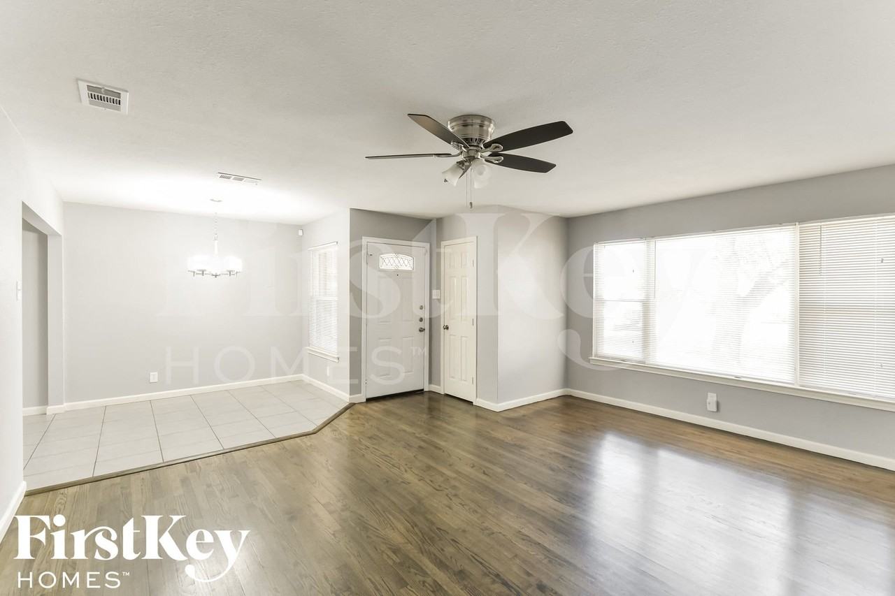 2502 Costa Mesa Dr - Photo 4 of 15