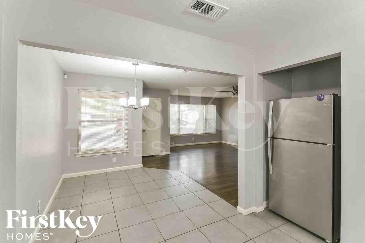 2502 Costa Mesa Dr - Photo 5 of 15