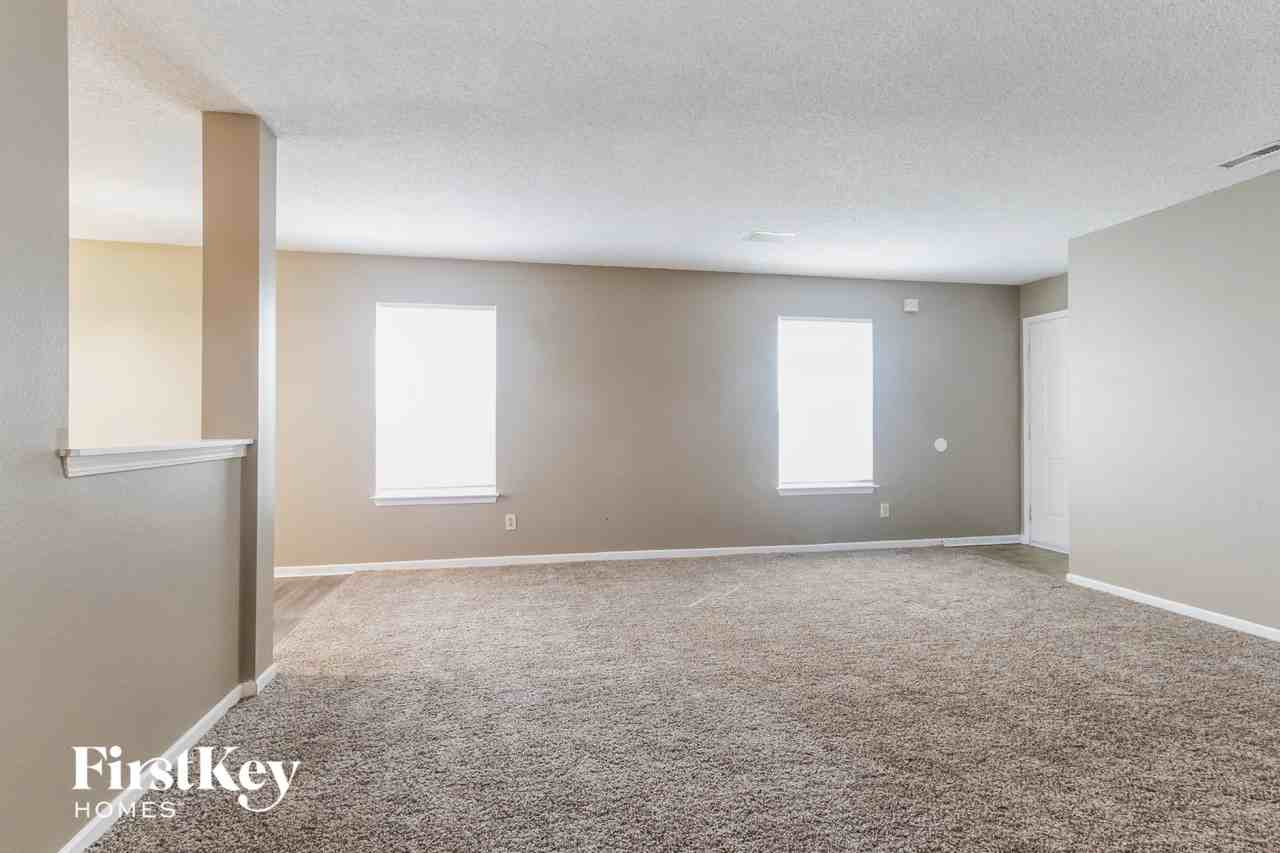 1861 Southernwood Ln - Photo 3 of 15