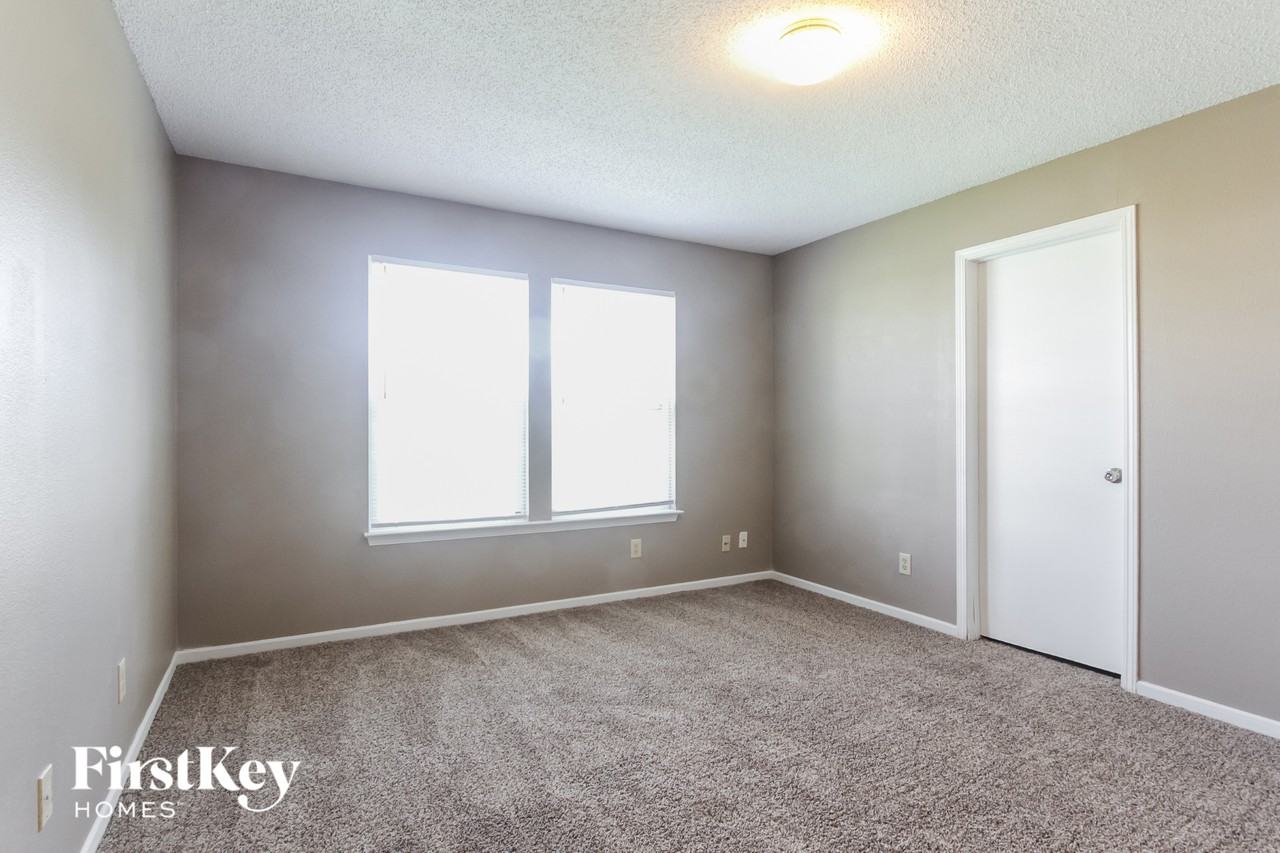 1861 Southernwood Ln - Photo 7 of 15