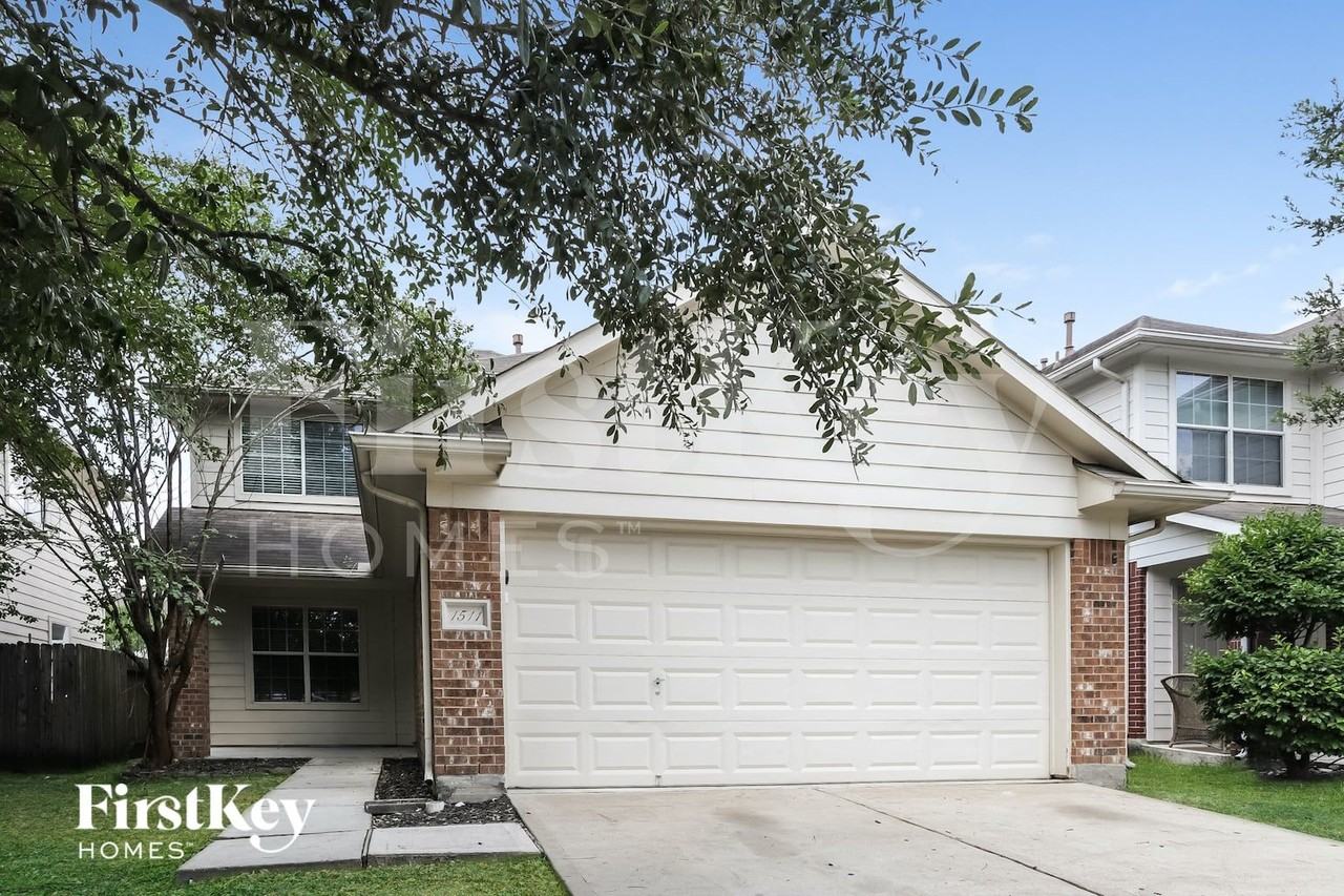 1511 Oxberg Trl - Photo 2 of 15