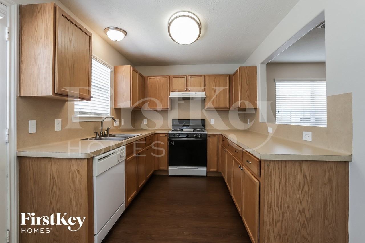 1511 Oxberg Trl - Photo 5 of 15