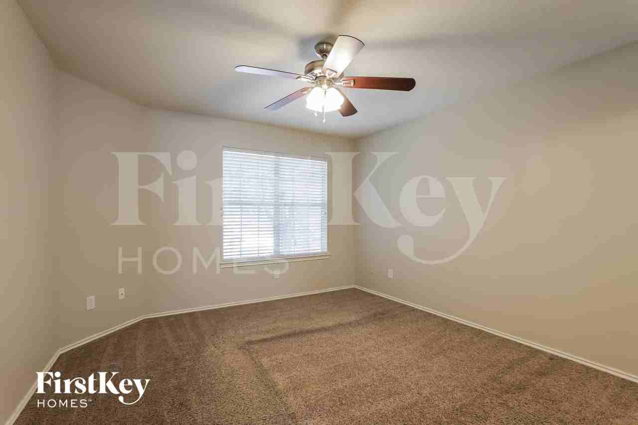 1511 Oxberg Trl - Photo 6 of 15