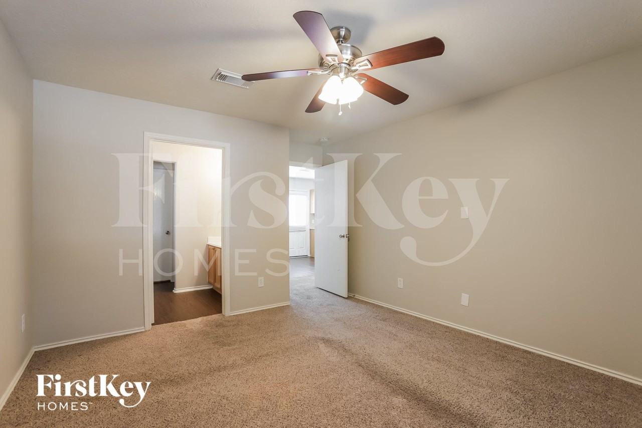 1511 Oxberg Trl - Photo 7 of 15