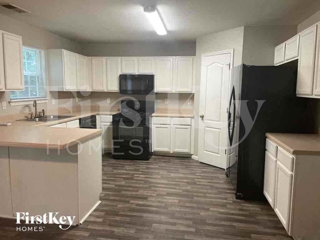 1119 Oak Hollow Ct - Photo 5 of 11
