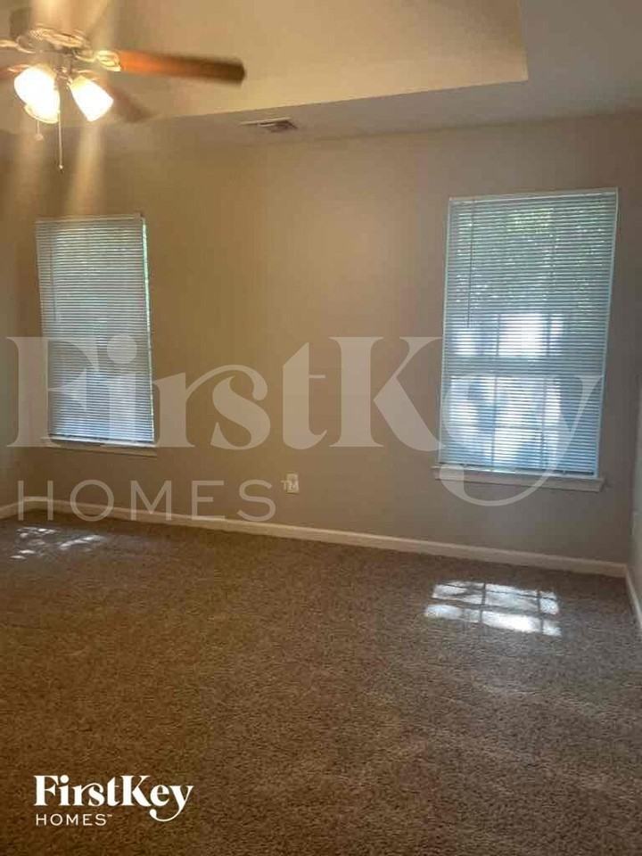 1119 Oak Hollow Ct - Photo 7 of 11