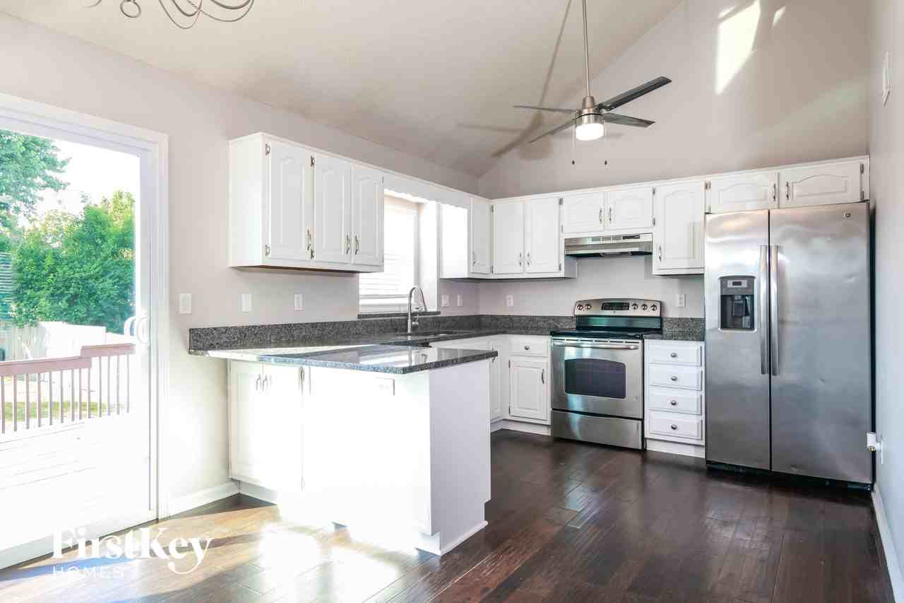 1010 Peggy Dr - Photo 6 of 15