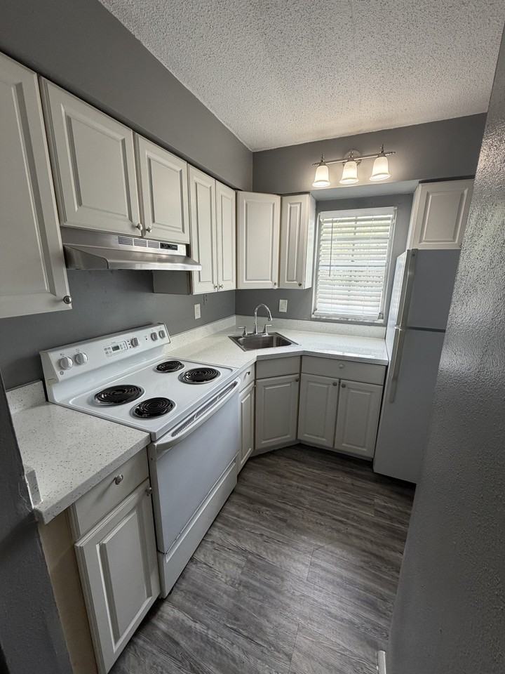 111 Sw Madison Cir N #101 - Photo 5 of 15