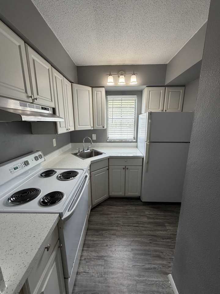 111 Sw Madison Cir N #101 - Photo 6 of 15