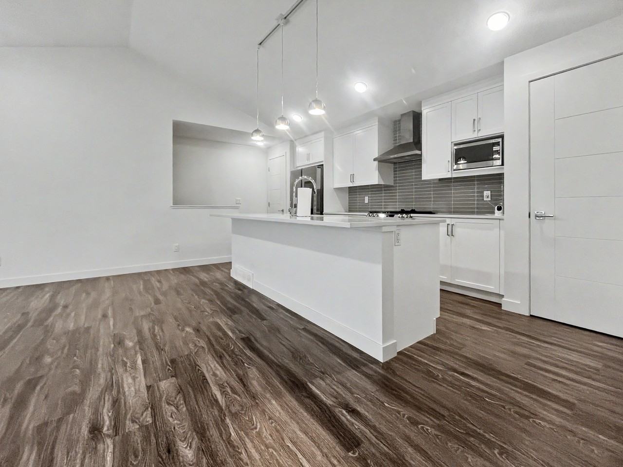 1405 Walgrove - Photo 4 of 28