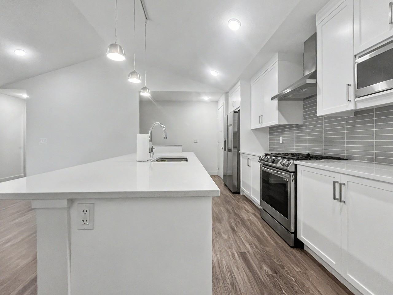 1405 Walgrove - Photo 7 of 28